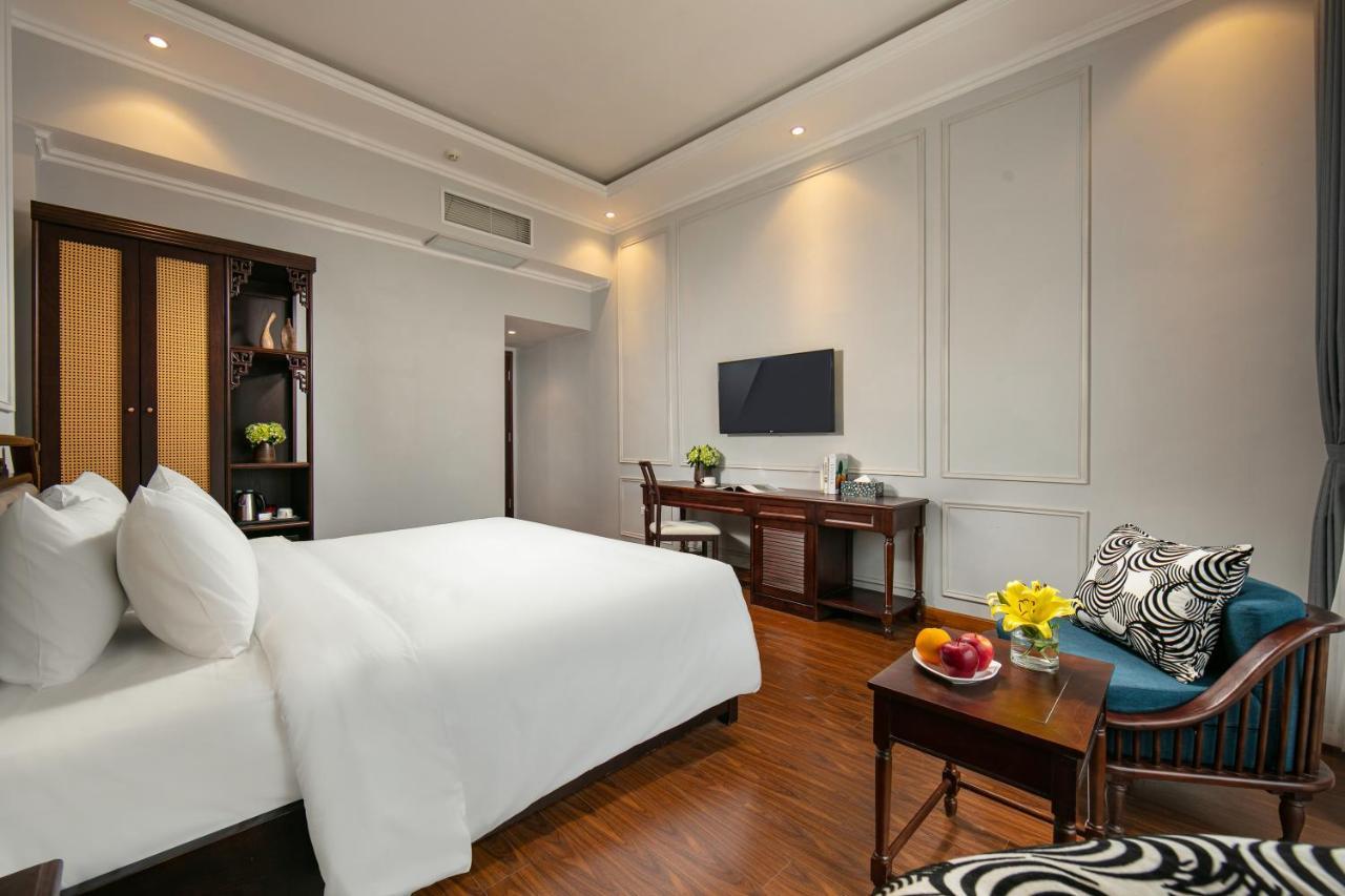 Khách sạn Salute Premium & 4*