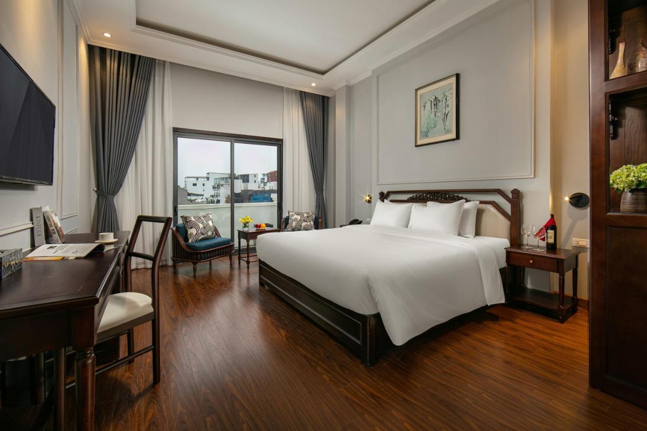 Khách sạn Salute Premium & 4*
