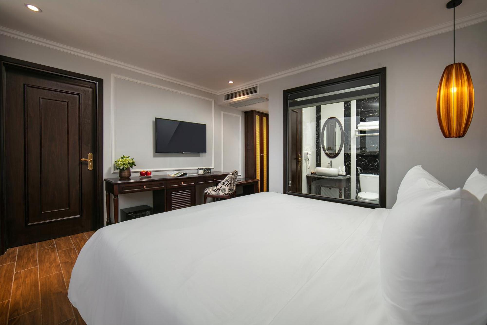 Khách sạn Salute Premium & 4*