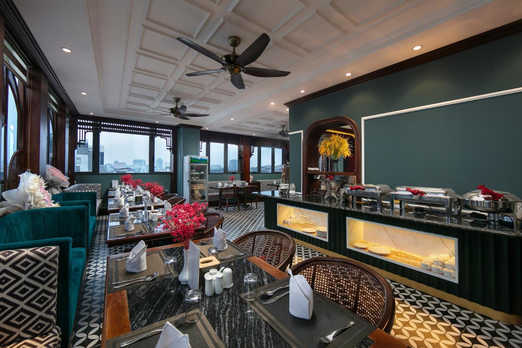 Khách sạn Salute Premium & 4*